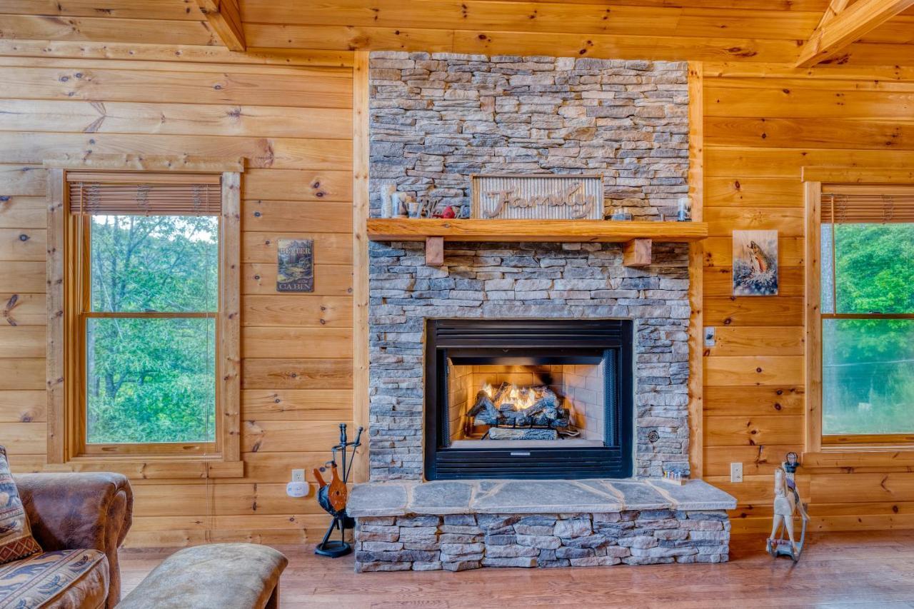 Trout N' About Your Blue Ridge Mountains Retreat, Hot Tub + Game Room! Ellijay Eksteriør bilde