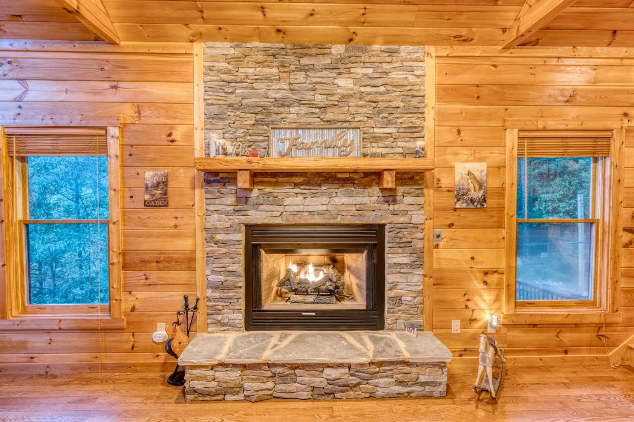 Trout N' About Your Blue Ridge Mountains Retreat, Hot Tub + Game Room! Ellijay Eksteriør bilde